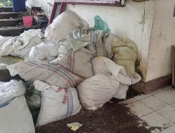 Sampah Menumpuk di Lingkungan Kampus FKIP Unkhair