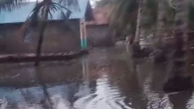 Banjir Rob Rendam Permukiman Warga di Kabau Pantai, Kepulauan Sula