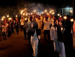 Pawai Obor Pemuda Wainin Terangi Malam Takbiran