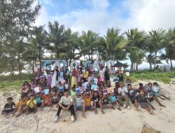 Dorong Pendidikan Pesisir, AMPP-TOGAMMOLOKA Salurkan Bantuan Buku di Morotai
