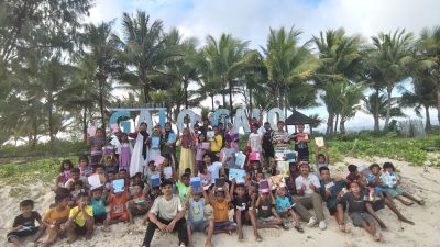 Dorong Pendidikan Pesisir, AMPP-TOGAMMOLOKA Salurkan Bantuan Buku di Morotai