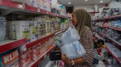 Kenaikan Harga Plastik Picu Keluhan Pelaku Usaha di Ternate