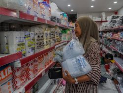 Kenaikan Harga Plastik Picu Keluhan Pelaku Usaha di Ternate